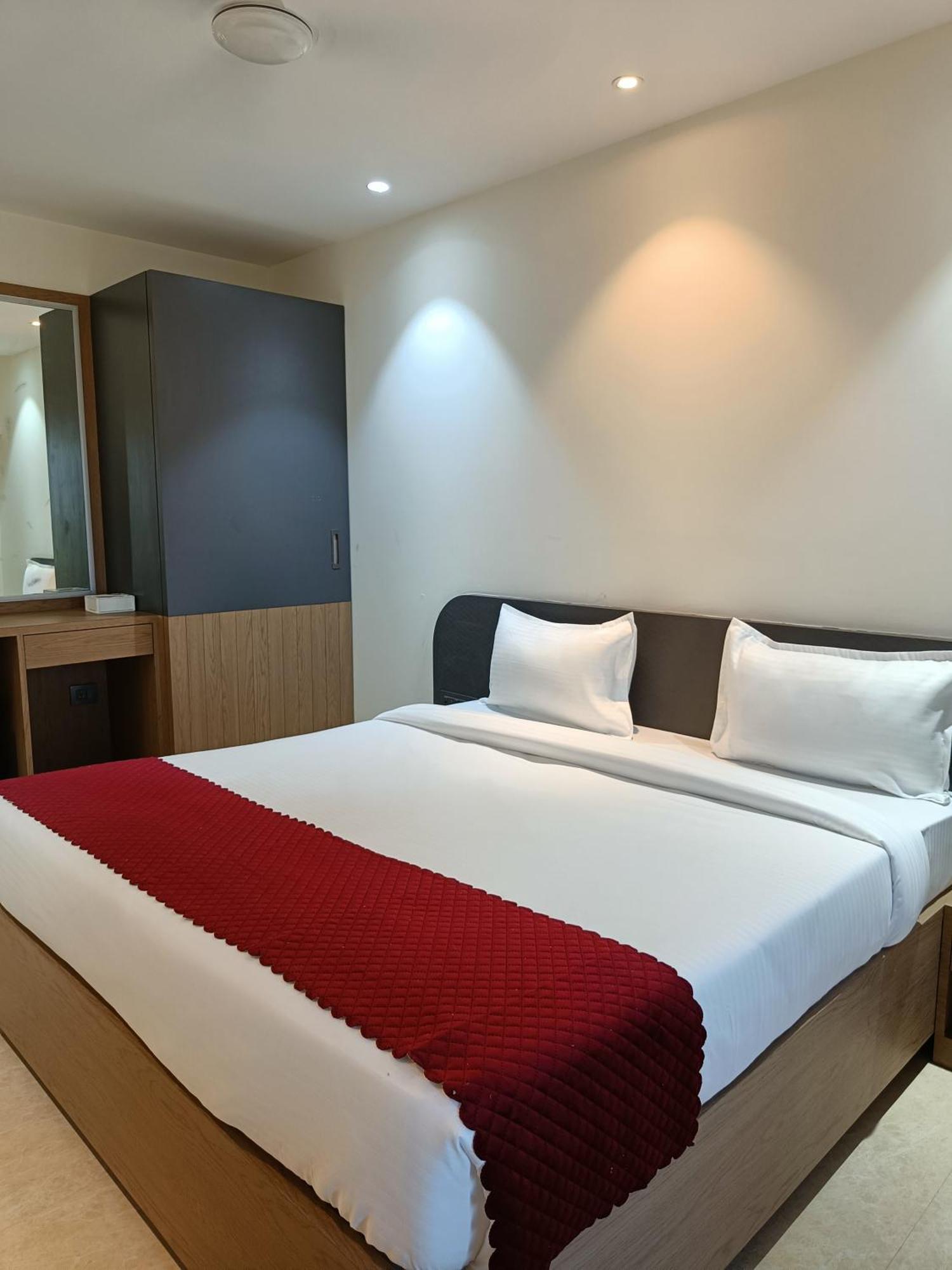 Hsquare Andheri West Hotel Bombaj